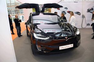 Motor Show tesla s falcon wings