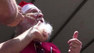 Taglio della barba per i Babbi Natale in Brasile