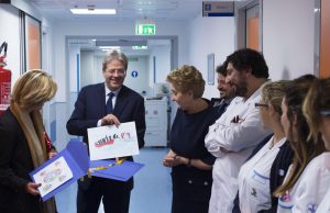 Gentiloni visita a sorpresa ospedale Bambino Gesù a Roma