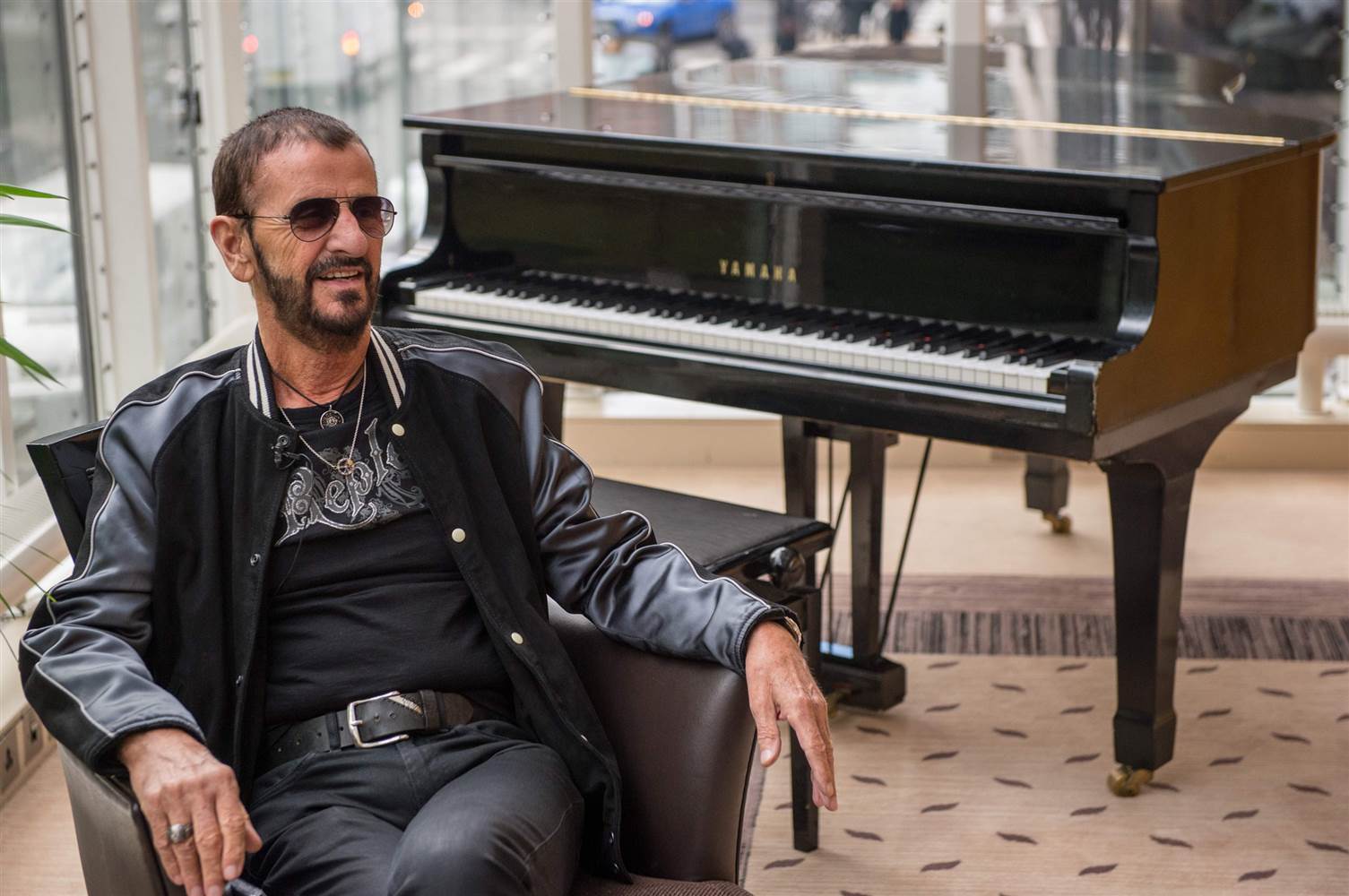 ringo-starr-ew-1213p_a741410733af843b1574a17eae75561f.nbcnews-ux-2880-1000