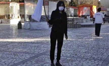 Iran, arrestata anche la ragazza simbolo delle proteste