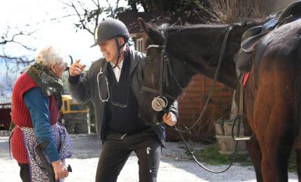 In Piemonte il medico di altri tempi che visita a cavallo