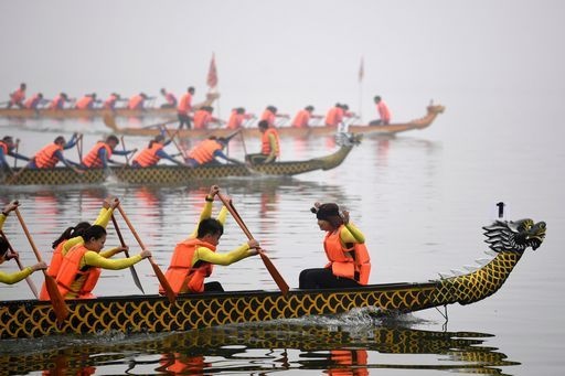 di barche drago ad Hanoi