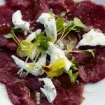 Rindscarpaccio mit Büffelmozzarella