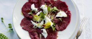 Rindscarpaccio mit Büffelmozzarella