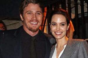 angelina_jolie_garrett_hedlund