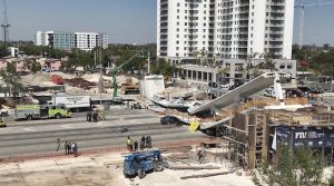 ponte pedonale su auto a Miami