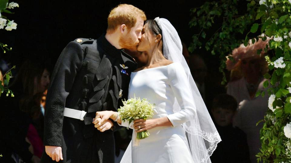 Harry e Meghan primo bacio da marito e moglie