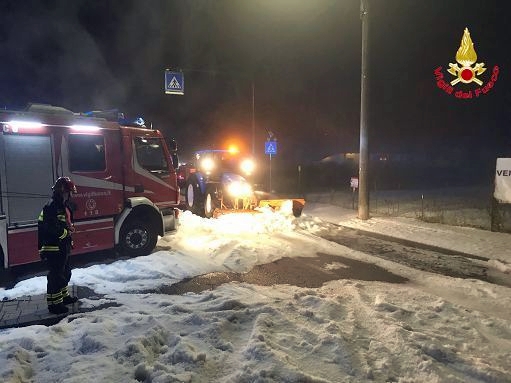 Maltempo/Grandinata eccezionale nel Varesotto, in azione gli spazzaneve