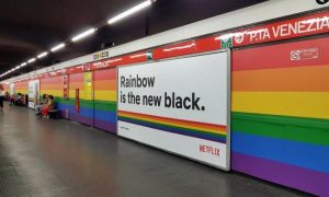 Netflix colora d'arcobaleno la metro di Milano in vista del Pride