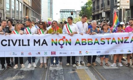 Milano Gay Pride, al corteo anche le Famiglie Arcobaleno