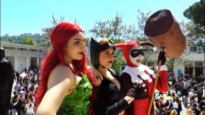 2Apre Comic-Con 2018, i cosplay dei supereroi in coda all'ingresso