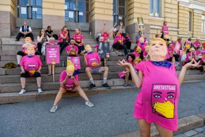 A Helsinki proteste delle donne pro-aborto contro Trump