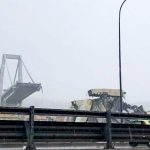 Crolla ponte Morandi su autostrada Genov