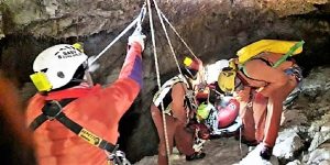 Speleologo ferito in grotta Canin,