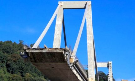 Procura sequestra parte del ponte. L'ing. Brencich: ipotesi ragionevole rottura di uno strallo