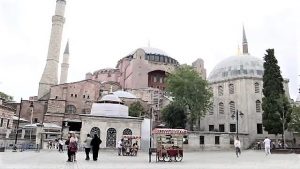 Istanbul, respinta richiesta no a Santa Sofia luogo di preghiera (2)