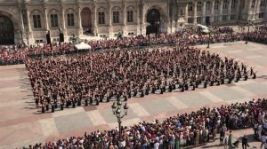 La maxi danza di Parigi, in 700 sulle coreografie di Akram Khan