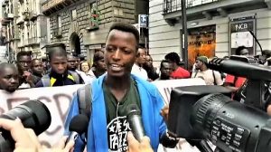 Napoli, il leader del corteo dei migranti attacca Salvini