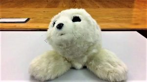 Paro, la foca robot giapponese che allevia depressione e demenza