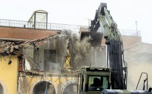 Roma, abbattuta anche l'ultima villa dei Casamonica al Quadraro