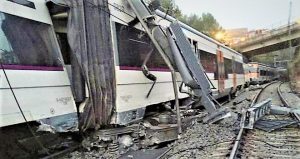 deraglia-treno-di-pendolari-a-barcellona-un-morto