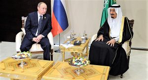 Il presidente russo Putin (a sinistra) insieme al re saudita Salman ieri. (Fonte foto Sputnik)