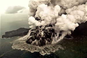 vulcano-krakatoa-indonesia-23-dicembre-2018-4-630x420