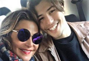 Niccolò Bettarini con la madre Simona Ventura