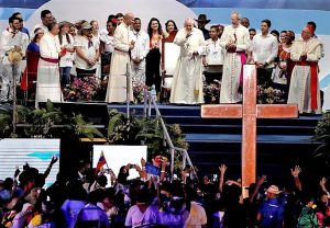 El papa llega para el tradicional Vía Crucis de la JMJ en Panamá