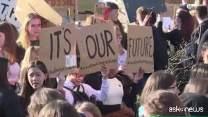 Studenti francesi e britannici in sciopero per il clima