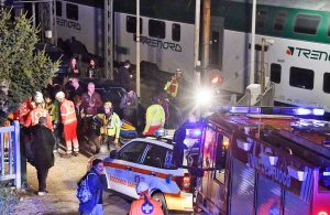 Scontro frontale tra treni nel Comasco