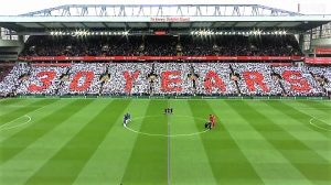 Liverpool, coreografia da brividi a 30 anni da Hillsborough