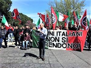 Torre_Maura_Casapound_sitin