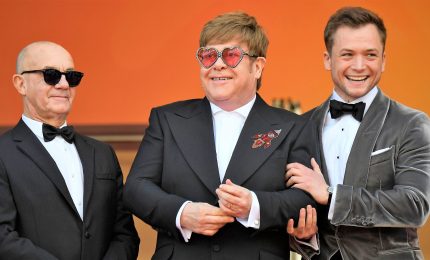 Cannes, Elton John sul red carpet per "Rocketman"