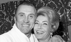 Kirk Douglas e Anne Buydens 2