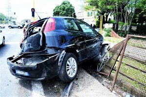 Roma: betoniera travolge ventina auto in sosta, 5 feriti - foto 8