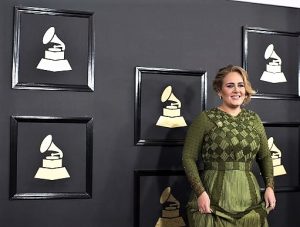 Musica/Adele annuncia il prossimo disco: Potrebbe chiamarsi "30"