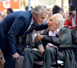 michael-douglas-e-kirk-douglas-maxw-1280