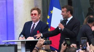 Francia, Elton John all'Eliseo, per lui la Legione d'Onore