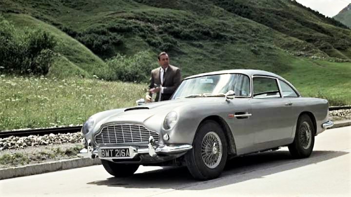 All-asta-la-Aston-Martin-Db5-di-James-Bond