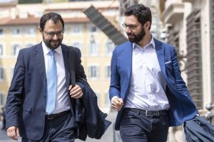 I capogruppo di Camera e Senato Francesco D'Uva e Stefano Patuanelli