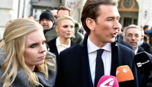 La fidanzata Susanne Thier e il cancelliere uscente Sebastian Kurz