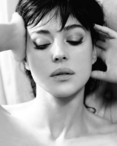 Monica-Bellucci-Candid-