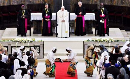 Il Papa abbraccia i cattolici in Mozambico, in 60mila alla messa