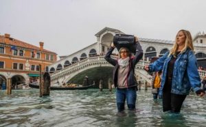 Acqua-alta-a-Venezia-allerta-da-venerdì-8-novembre-e1573116616172