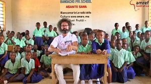 Cristicchi-in-Africa-per-i-diritti-dei-bambini-a-essere-bambini