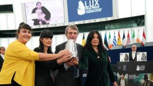 Dio-è-donna-e-si-chiama-Petrunya-Premio-LUX-Parlamento-Europeo-696x392