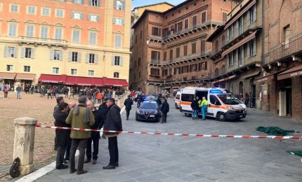 Siena, donna 35enne si butta giù da Torre del Mangia