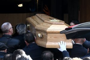 Omicidio Sacchi: a funerali amici ricordano Luca facendo rombare i motori - foto 1